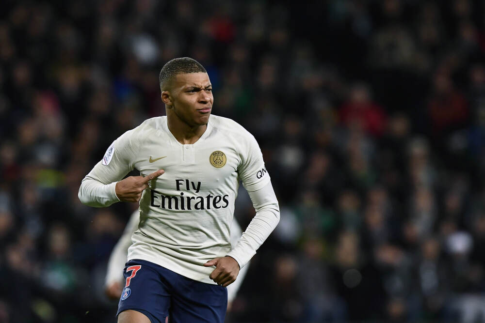 41岁港姐袁嘉敏否认被包养 坦诚回应多年传闻